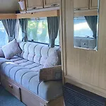 캠프장 Countryside Caravan 5*